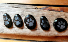 Load image into Gallery viewer, J&#39;s Worry Stone Paws
